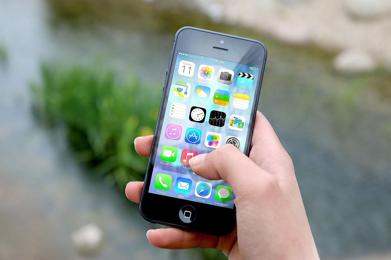 0.3毫米内部空间，可能就是国行iPhone 18 Pro从双实体卡转向“单卡+