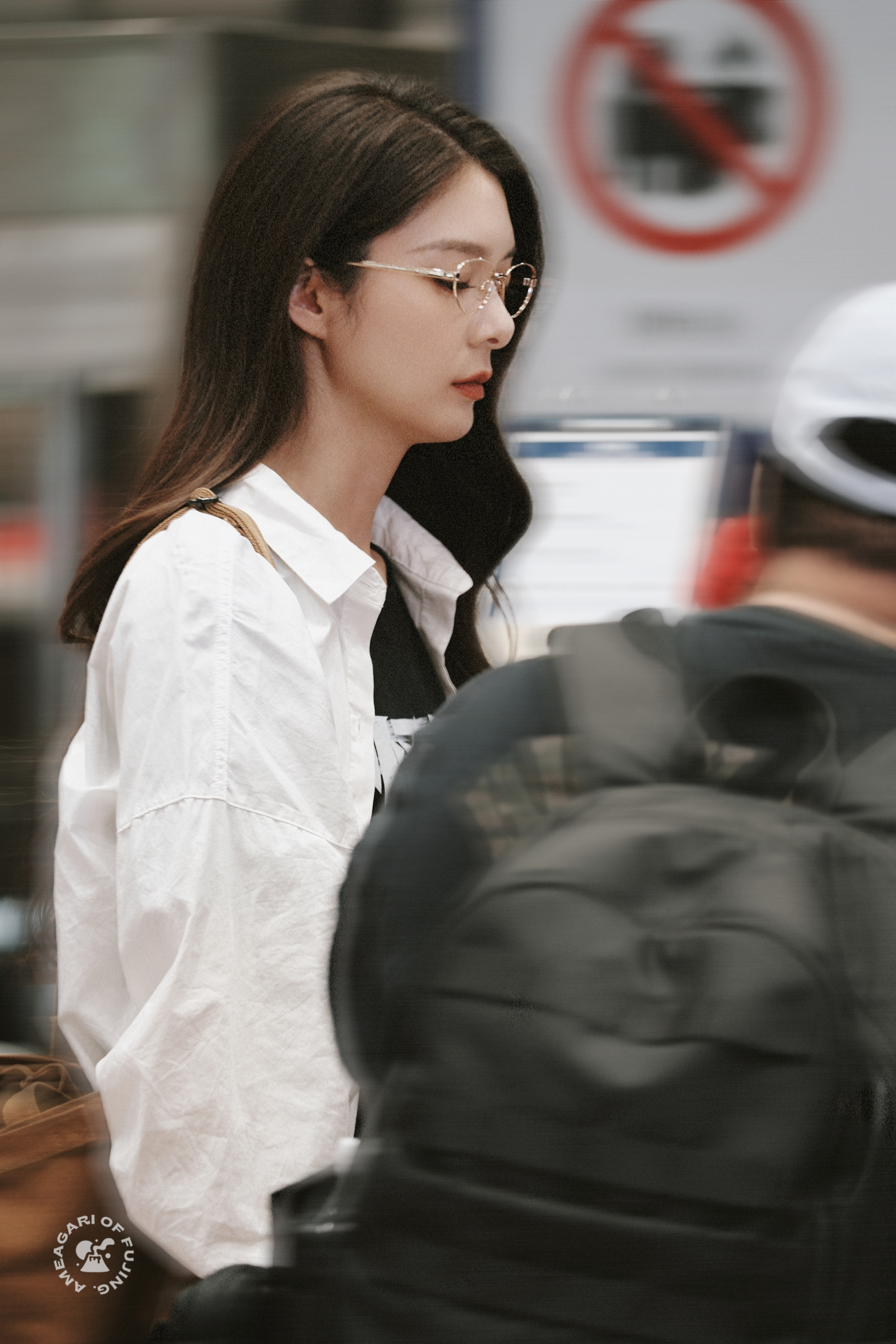 傅菁[超话] 😠偶遇傅菁在面包节发海报 〖 𝟐𝟎𝟐𝟔𝟎𝟗𝟏𝟐 