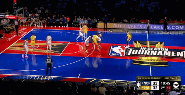 詹姆斯大爆发，半场20+！三分投疯了