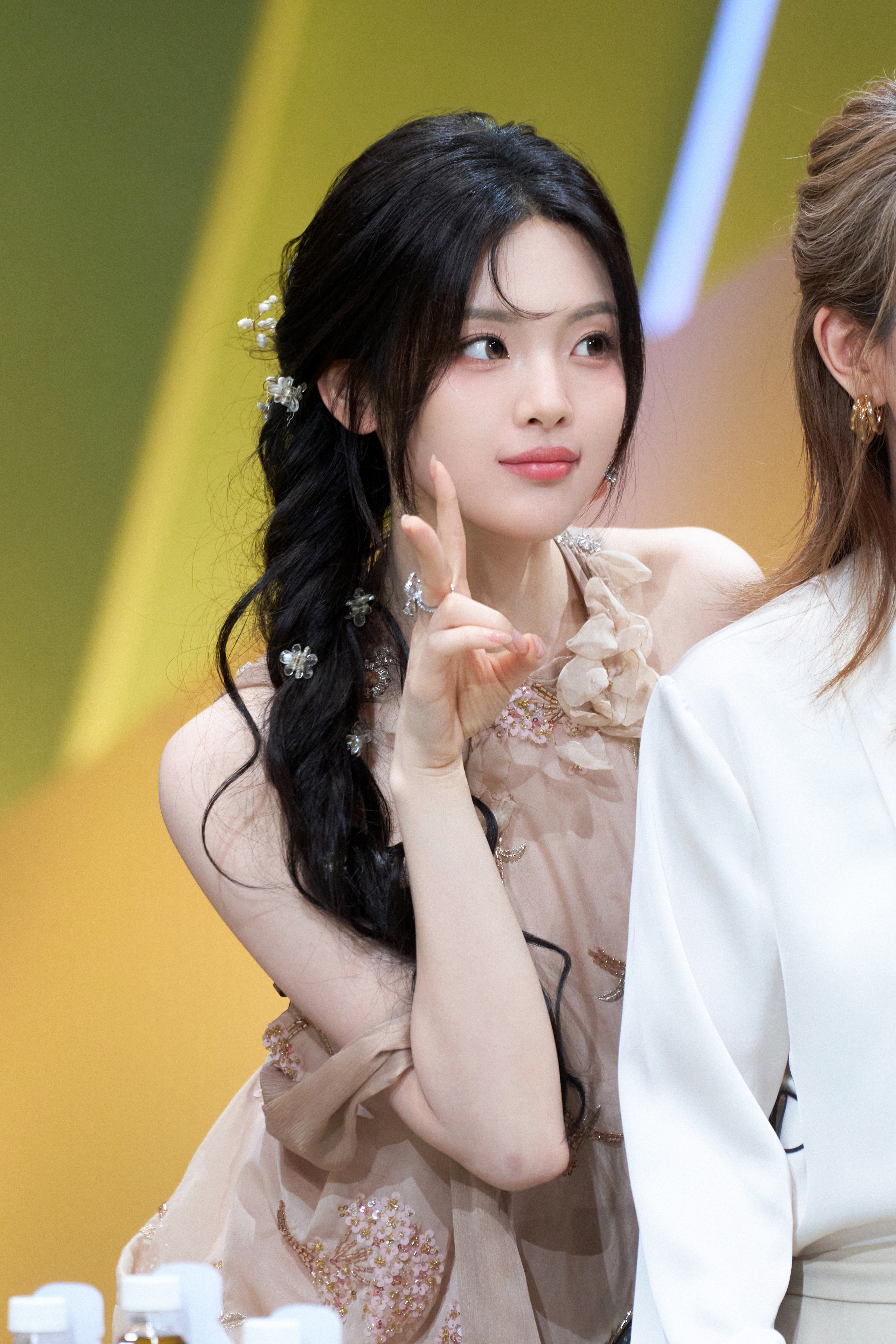 今天是太阳雨 杨超越不仅有顶级美貌和自然流畅的演技，眼神戏真的绝，哭戏超有感染力