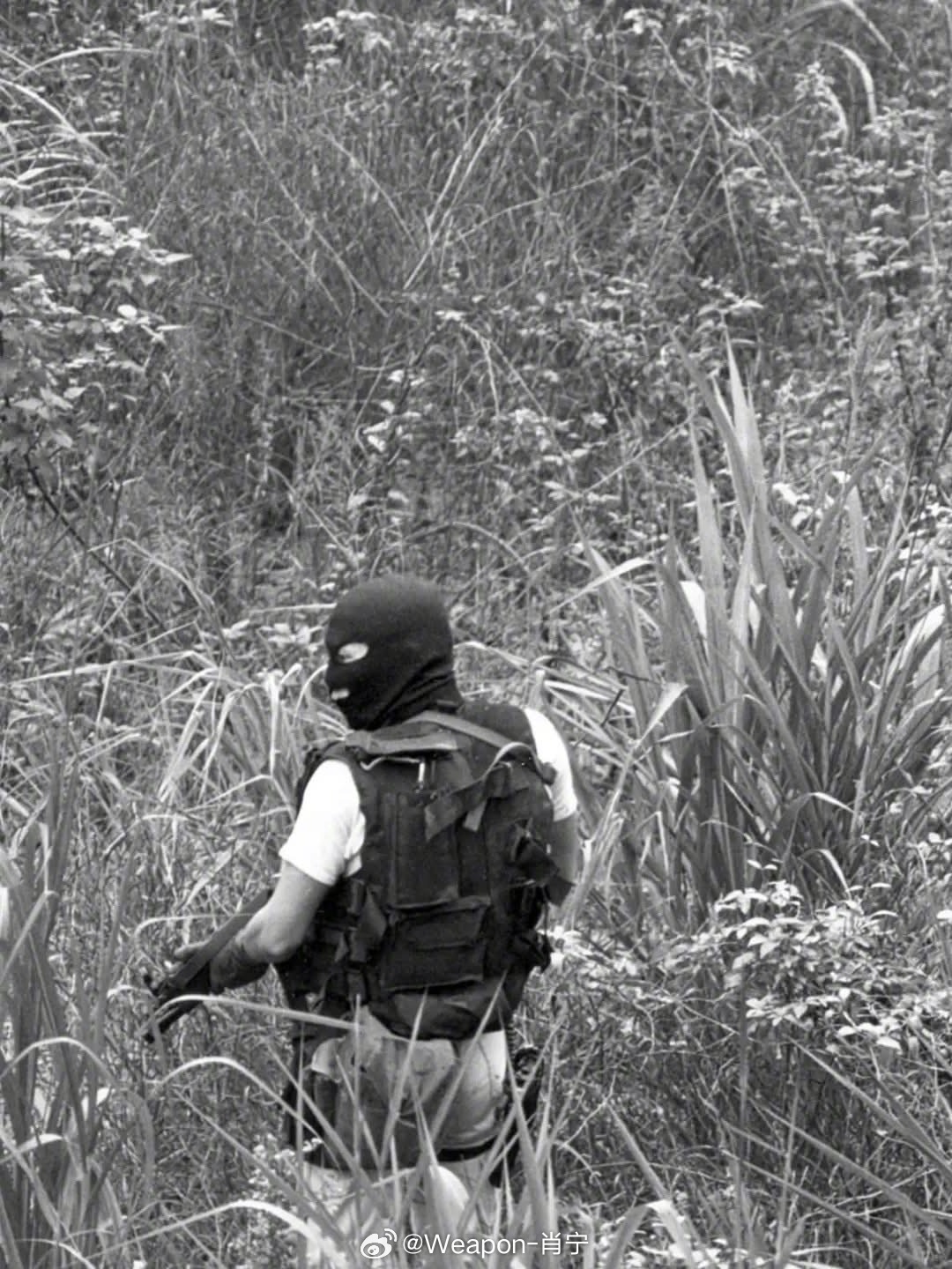 烽火问鼎计划照片中的历史 1992柴湾大搜捕——香港警察飞虎队围剿珠宝劫匪。香港