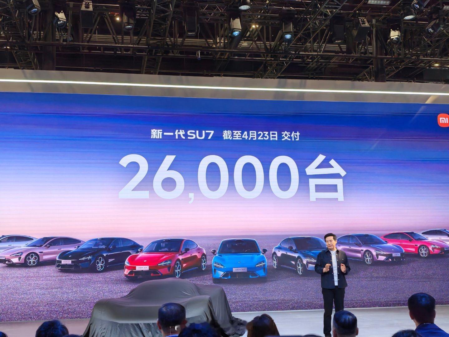 北京车展第一站——小米展台。小米24个月已经交付了65.5万辆，新一代SU7已经