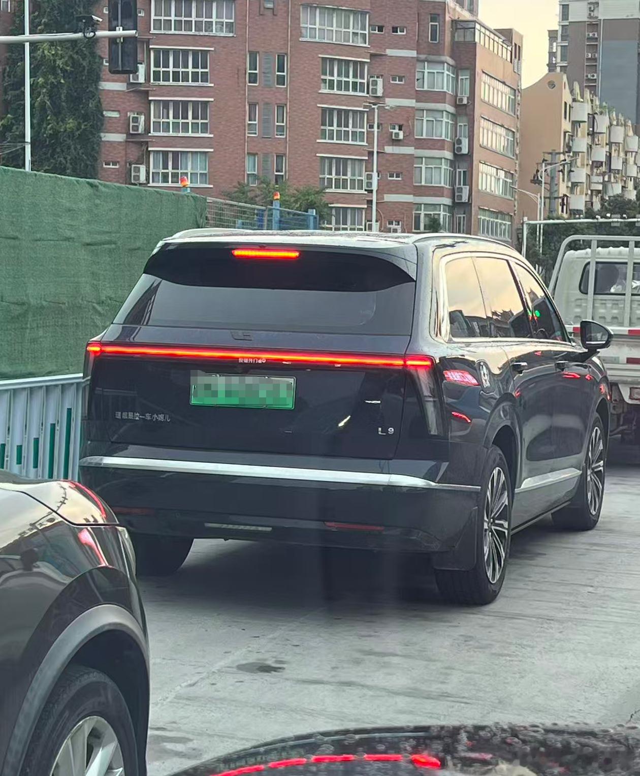 这，好像是一辆五菱~ 