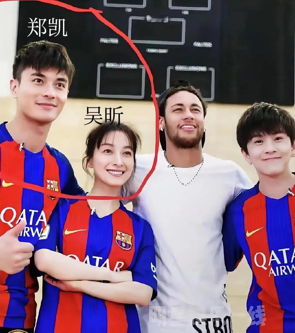 终于明白了，吴昕才是那个人生赢家。
在快乐家族的时候，海涛对她也有好感，但她依然