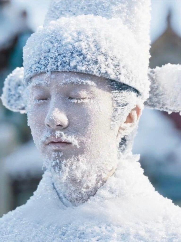 不是我挑，就这个温度，冻死还能保持站立姿势，几乎是不可能的！
是不是过于要夸张！