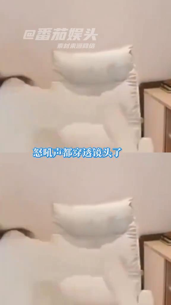 陈都灵。
就连心疼你都有时差。发到成都很久之前的直播，她安安静静的坐在一个狭小的