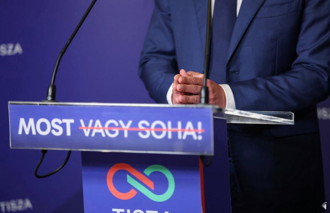 从崇拜者到终结者：马扎尔如何击败欧尔班海外新鲜事匈牙利 童年时期，彼得·马扎尔曾