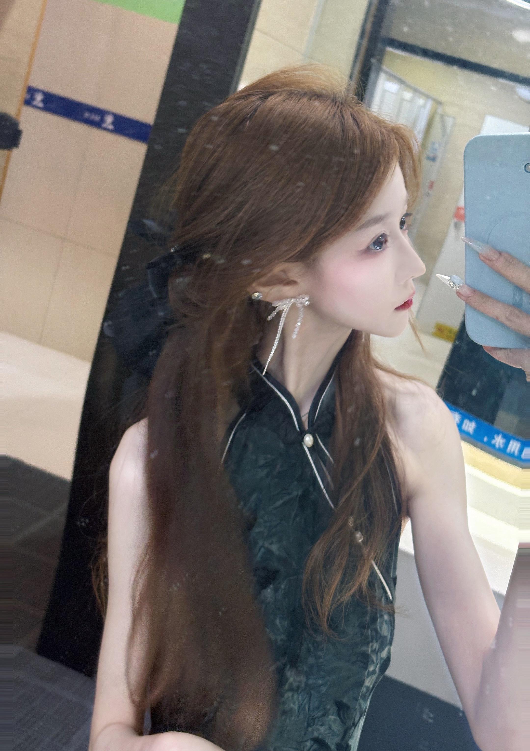 我们老实人什么都不偷 只会在夜里偷偷难过