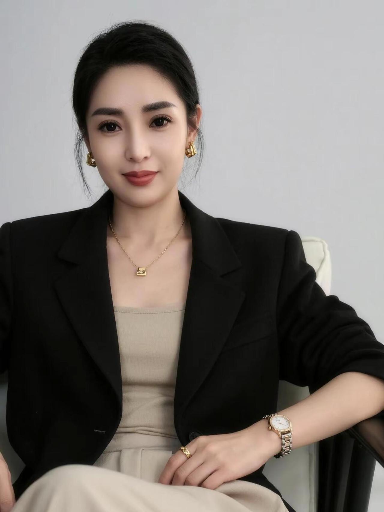 骨子里有坚强，言行中有教养，交往中有包容，心底里有善良，生命中每一场风雨，都会让