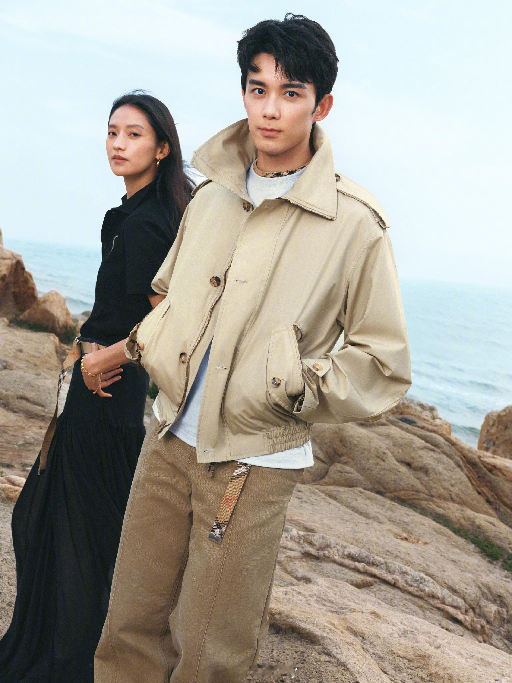 Burberry品牌代言人吴磊，身穿七夕新款再次亮相。[打call][打call