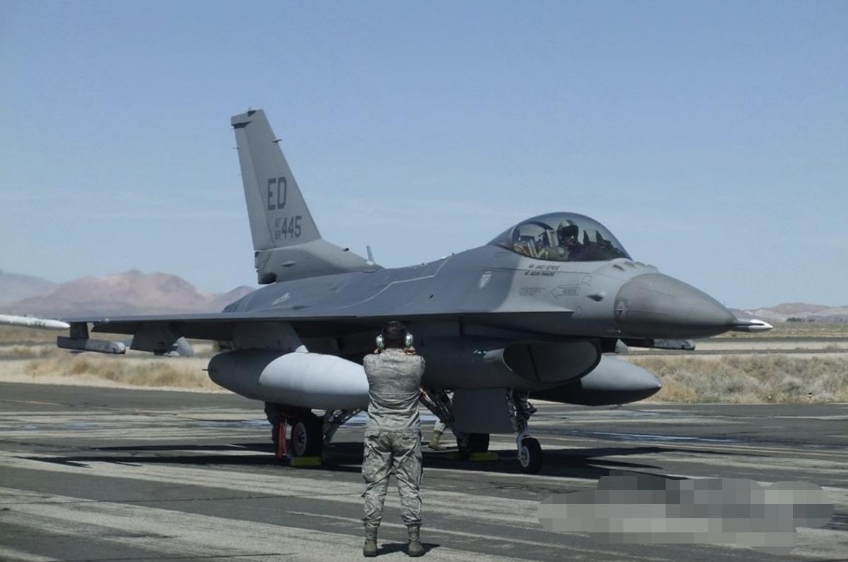 针对美国进行稀土出口管制，能够有效遏制民进党当局的“以武拒统”。没有大陆提供的稀