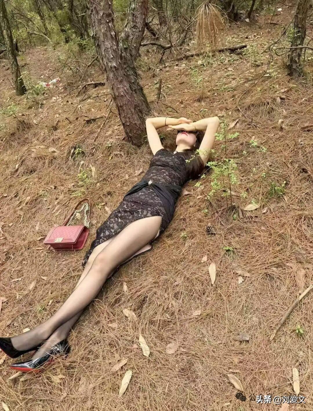 以朵国家森林公园南门有美女蛇，大家路过的要小心点！
