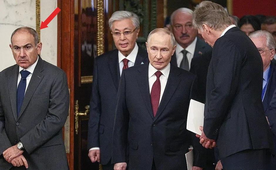 不管怎么说，普京与帕希尼扬之间多少还是有隔阂的！虽然这两天他们在圣彼得堡相谈甚欢