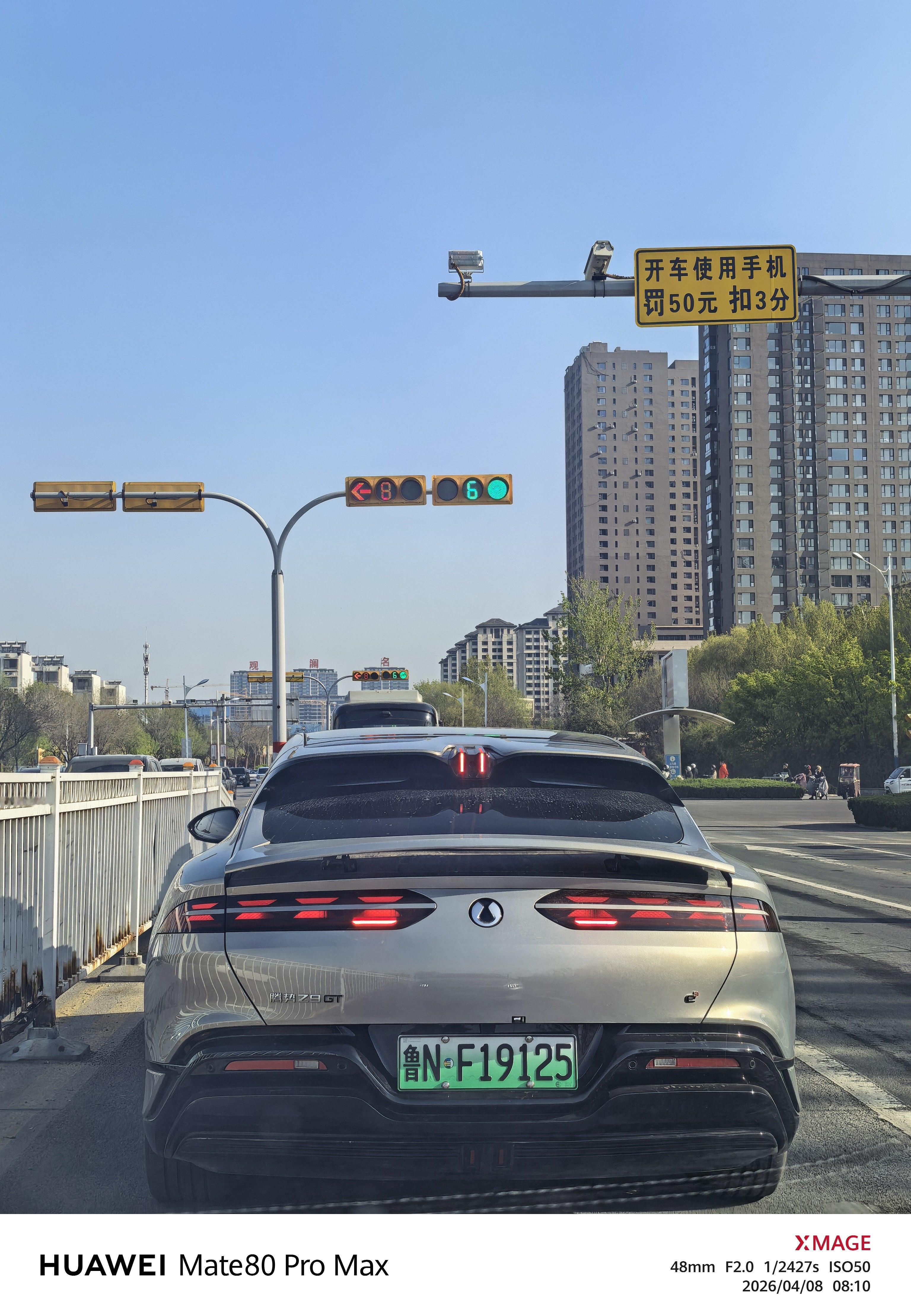 说实话，腾势Z9 GT这个超宽车身，一眼看过去，就俩字高级、性感… 