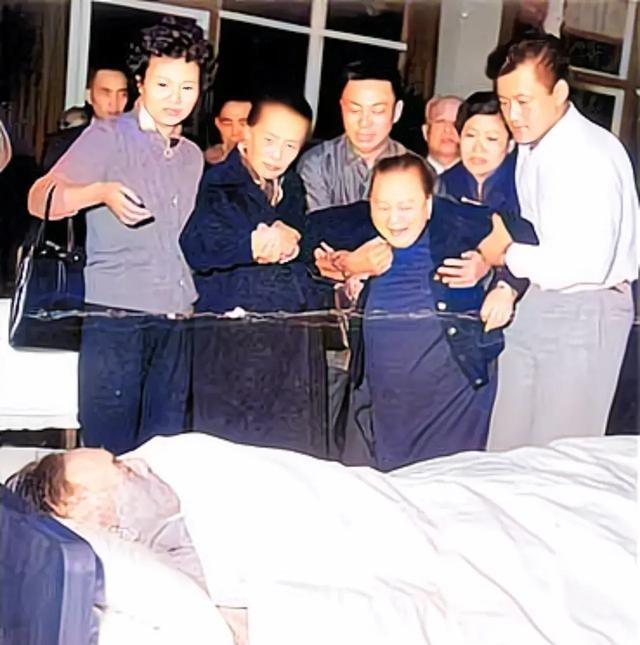 1962年，胡适心脏病发作猝然离世，三年后，他的初恋情人韦莲司给遗孀江冬秀寄来了