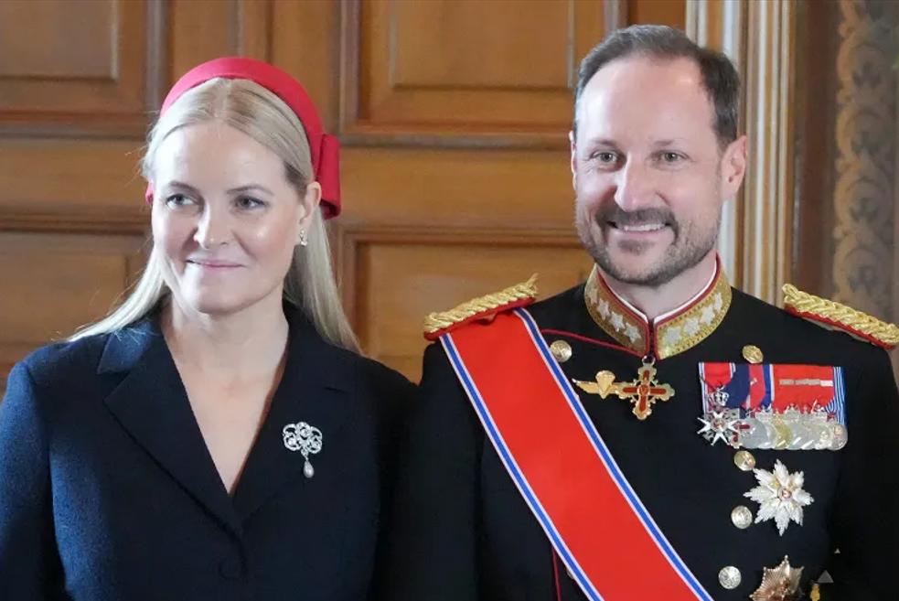 欧洲王室丑闻连环炸，挪威王储妃梅特的儿子，恐怕要被判入狱7年了。这个惹祸的大儿子