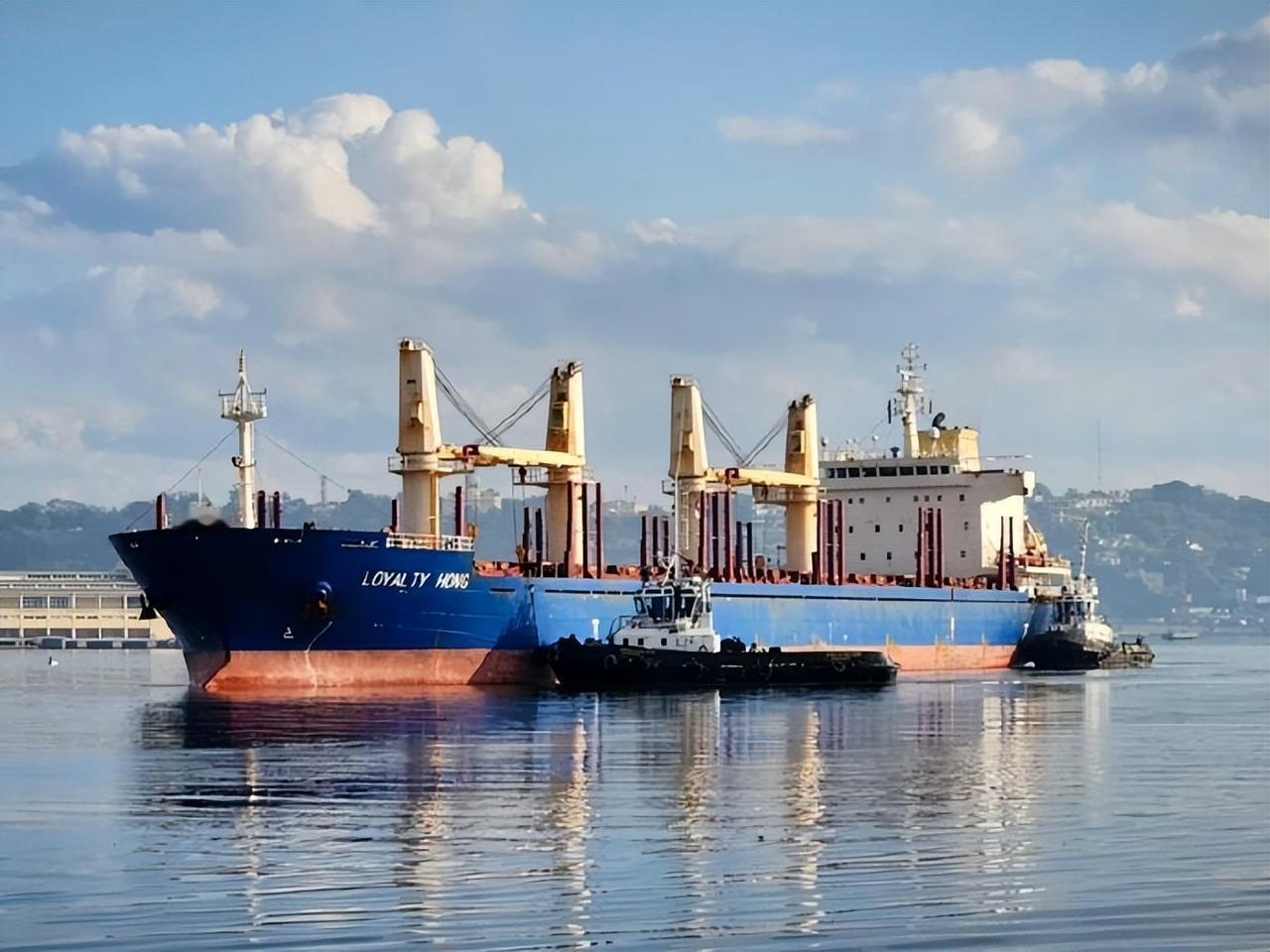 2026年一季度，中国分三批向古巴累计运送3万吨紧急大米，第三批15600吨于3