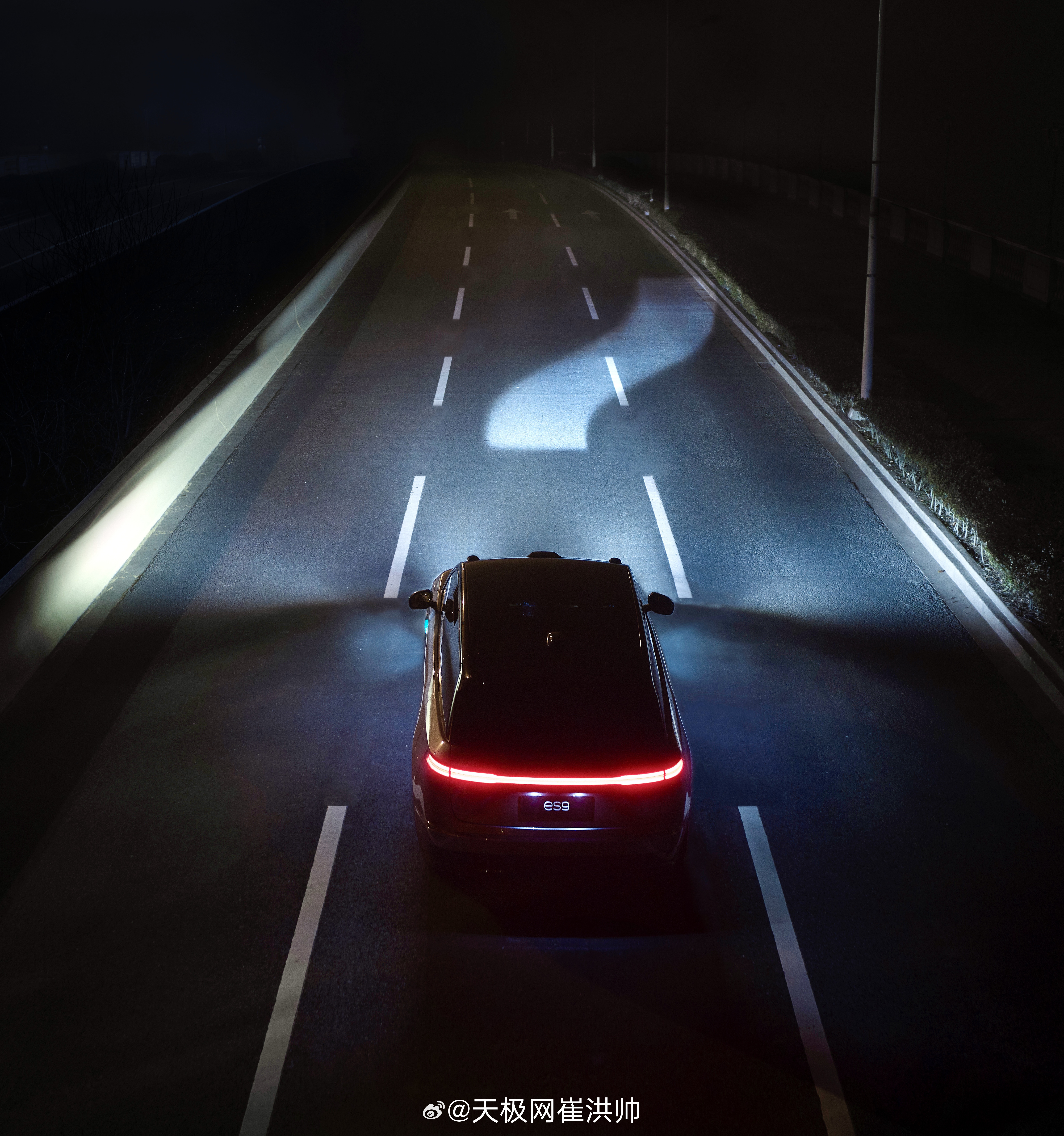蔚来ES9搭载行业首个S弯领航光毯，这玩意要是基于道路实际场景，提前预判并照亮S