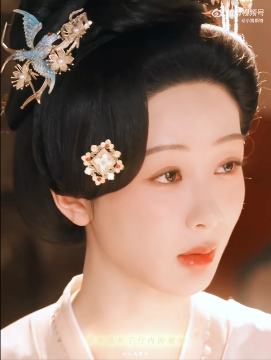 搞事业的何惟芳会发光  每次听芳芳分享她的经商之道，都能感受到那份热爱与激情。她
