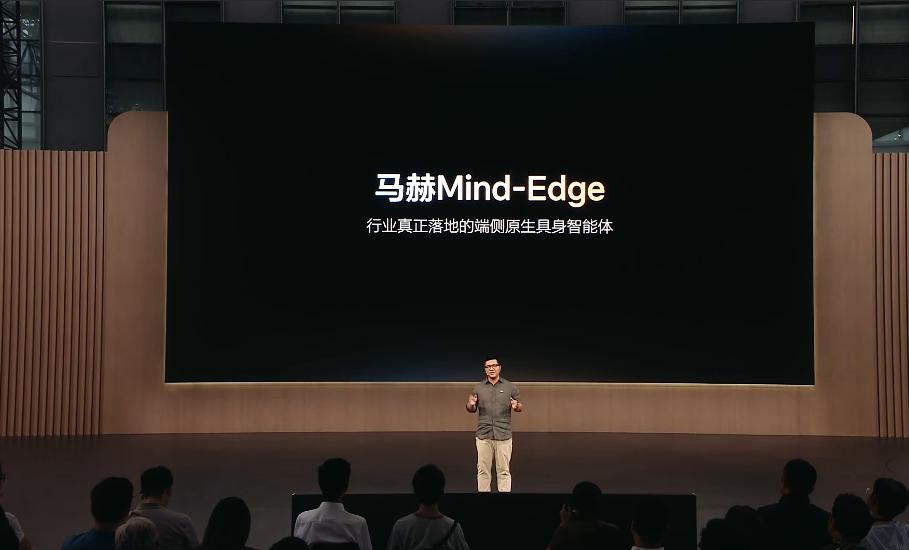 理想汽车表示现在的智能手机和传统智能汽车，并不真的智能，都是功能驱动

真正的具