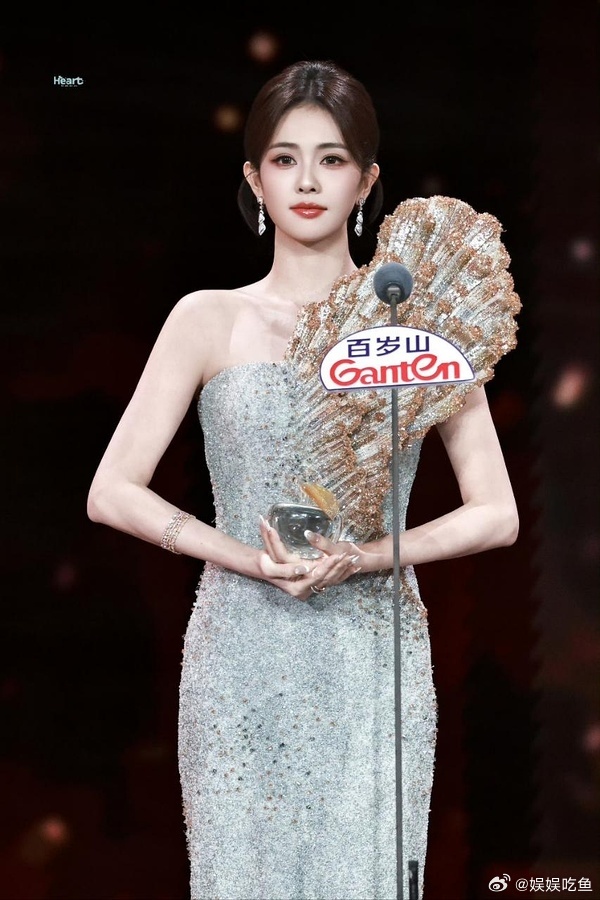 白鹿能做到每次活动都出彩，而且不发艳压通稿，这真的是内娱一股清流的存在！ 