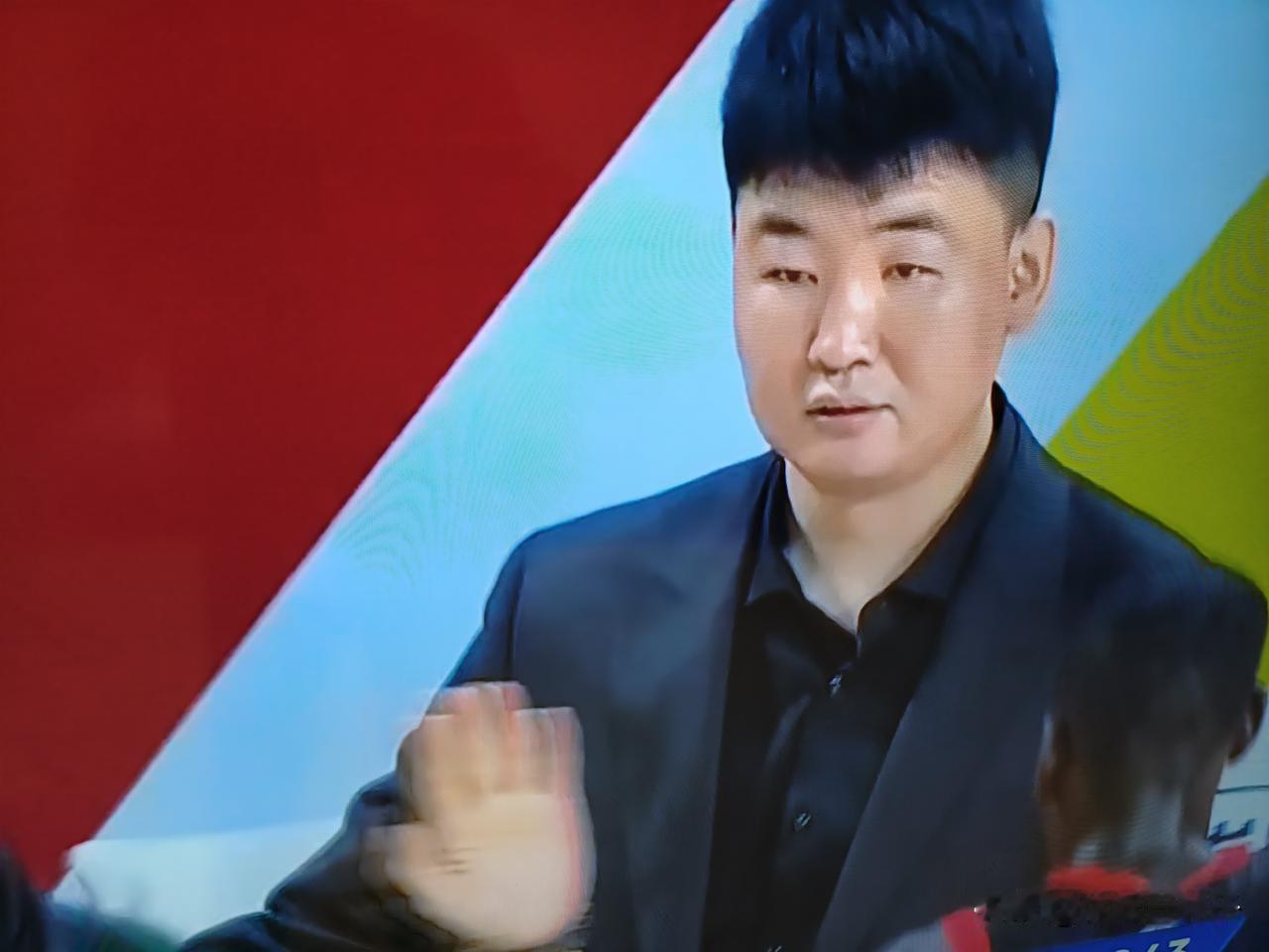 深圳男篮拿下实力强劲的山西男篮，深圳队久旱逢甘雨，新课主教练顾全得到喘息。今晚山