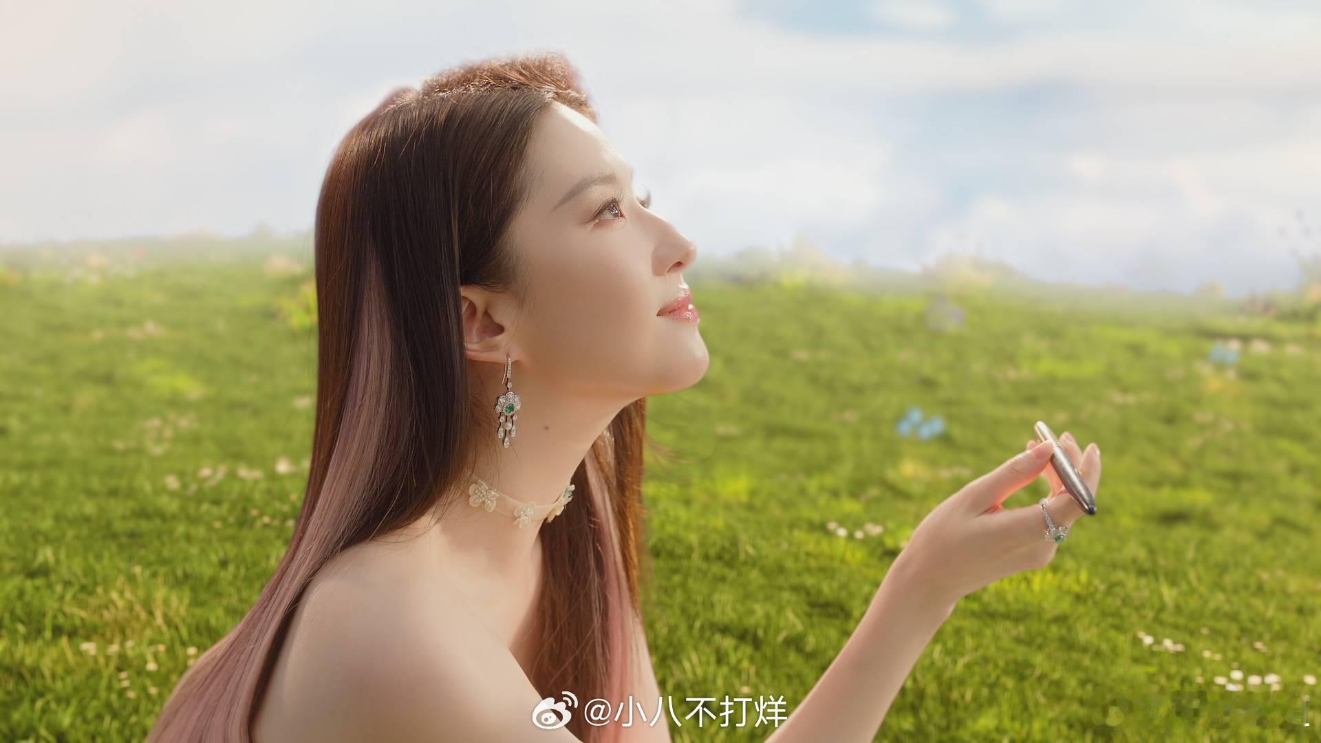 #刘亦菲粉发挑染# 刘亦菲新造型，粉发挑染真的好美啊啊啊啊😍这不就是女大吗，今
