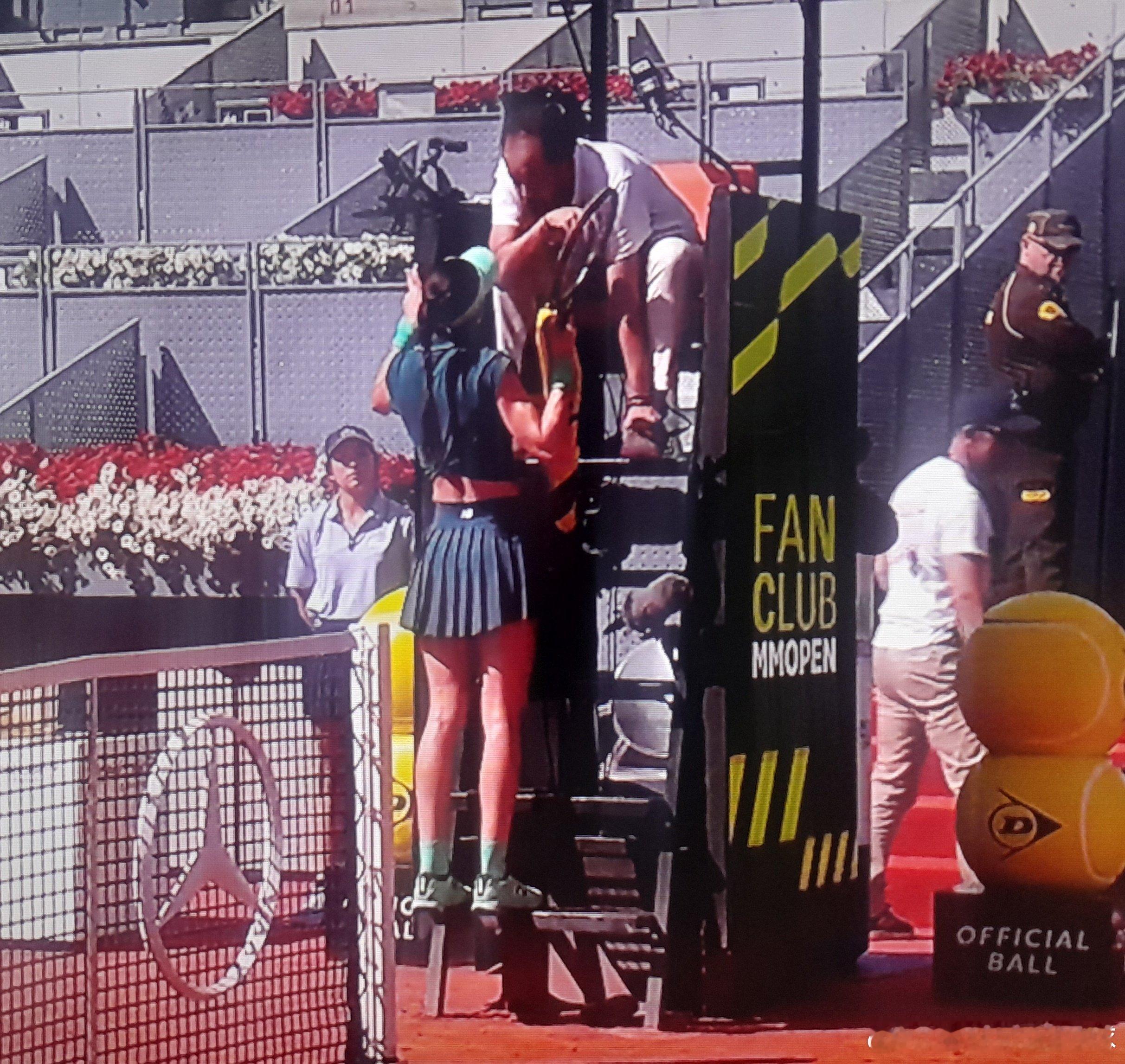 喜感！科斯蒂亚向裁判抱怨高芙和团队喊声干扰到了自己！wta红土撒野季