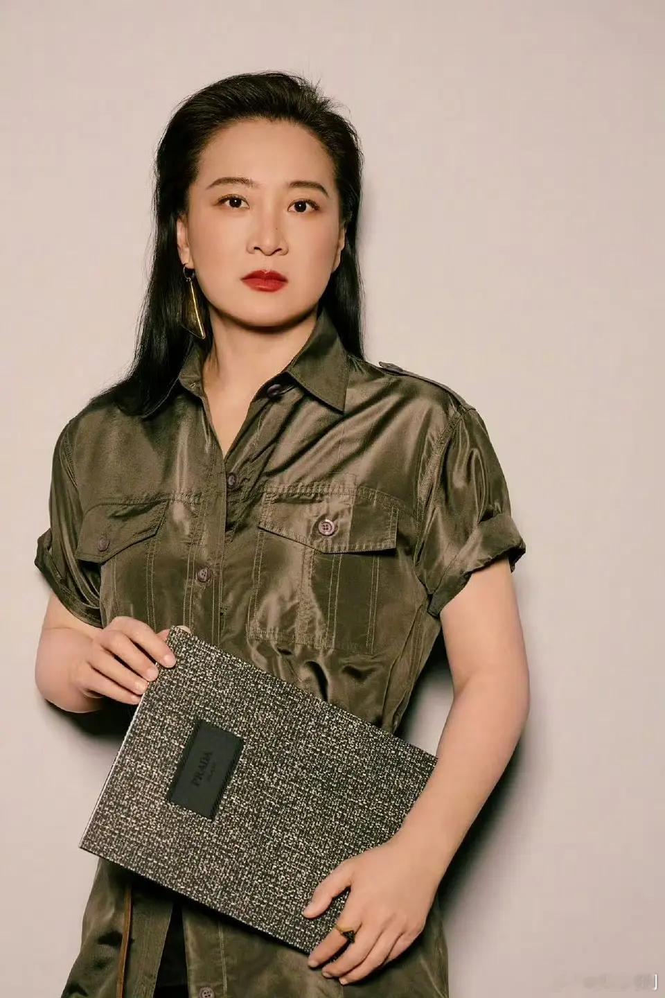 老说贾玲现在亲和度不够 