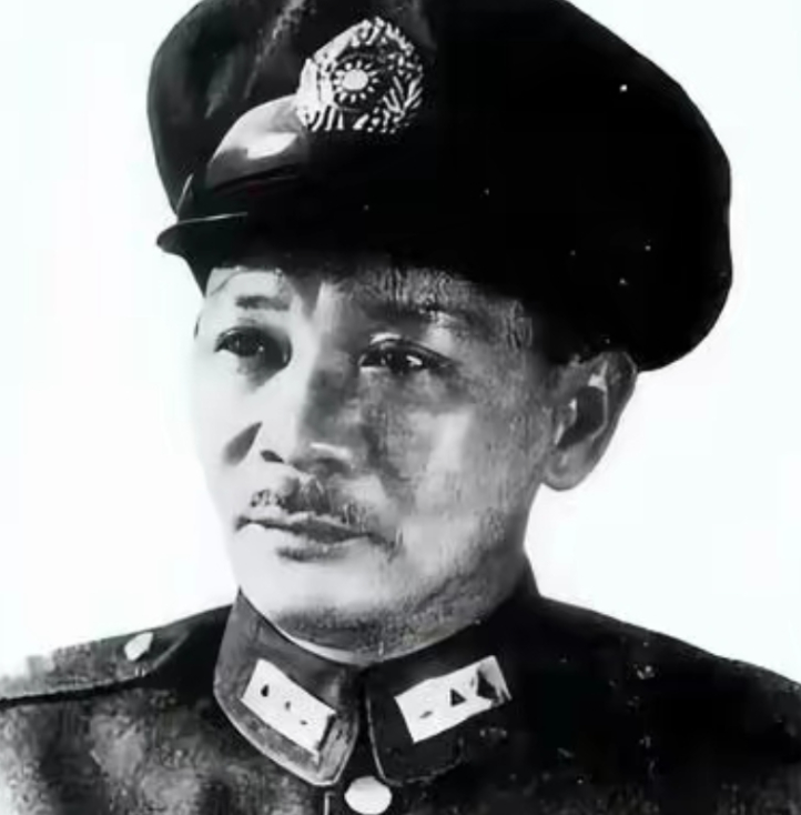 1992年，张发奎的骨灰从香港运回广东始兴安葬，护送队伍近百人，其中还有当年立场