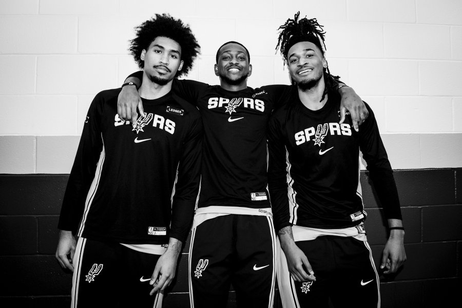 三后卫合体超话创作官 ｜圣安东尼奥马刺