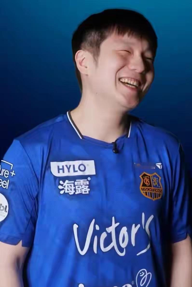 樊振东新年第一访：
谈队友
我现在最喜欢小弗队长，他帮助了我很多，我们一起为这支