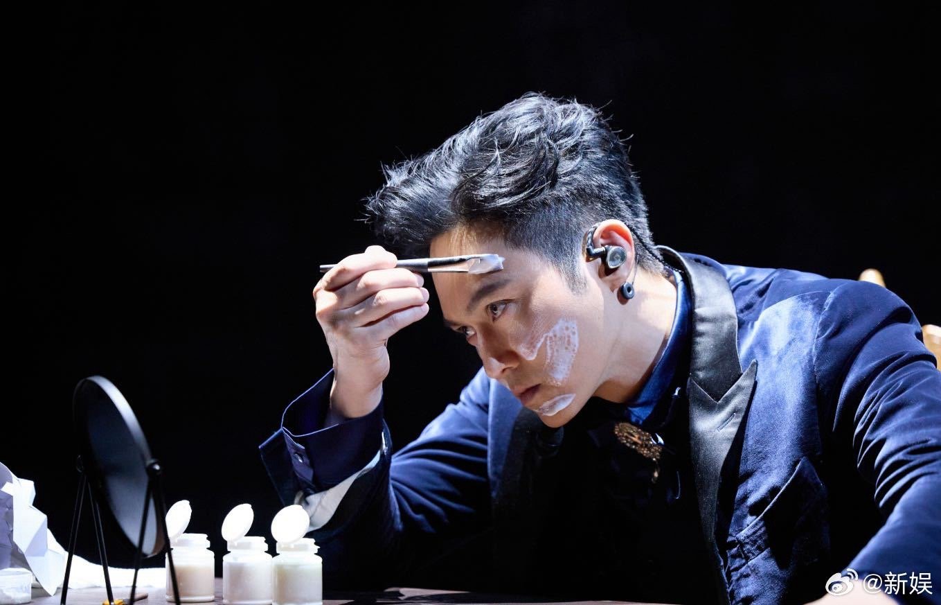 叔圈天菜真是各闯各的 叔圈闯荡名场面频出！李乃文玩游戏和塑料袋“打架”闯祸，张智