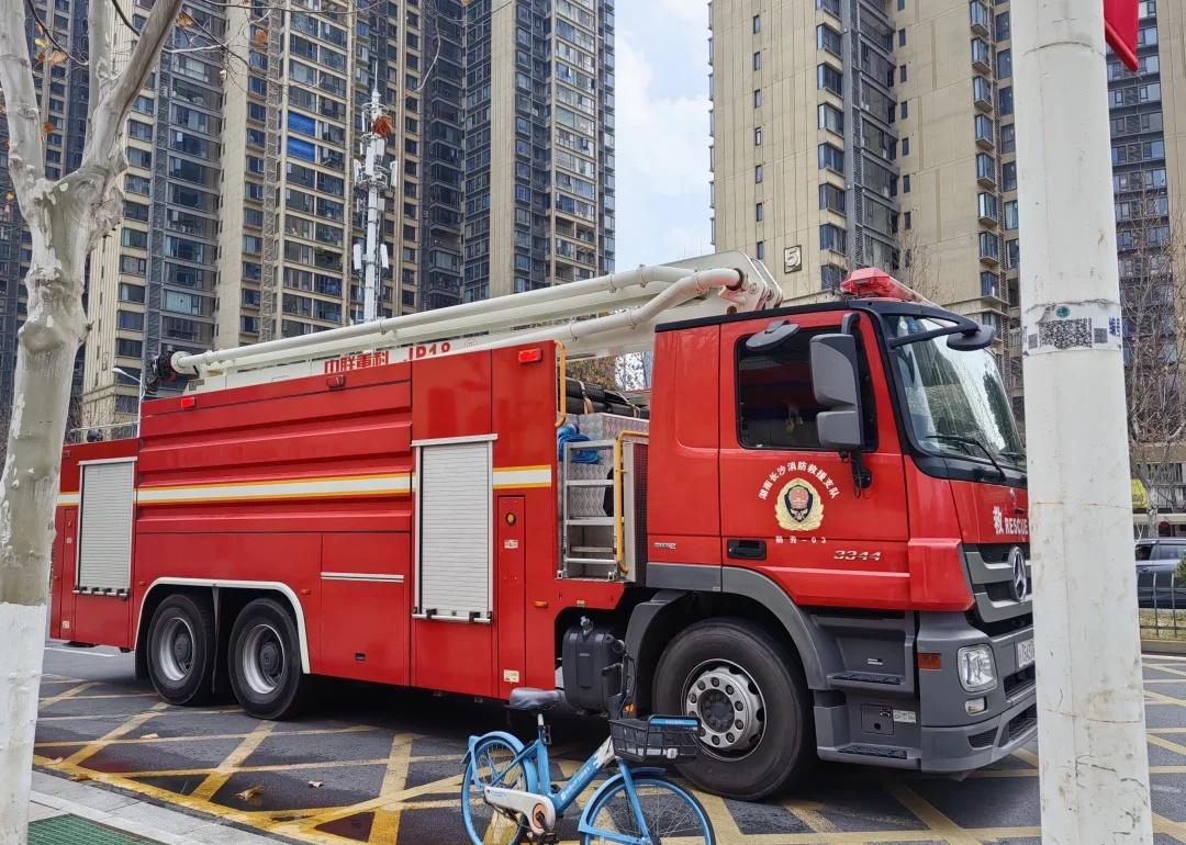 【投稿】消防 [湘X]
湖南长沙消防救援支队 鹅秀-03
投稿来自：@小红薯64