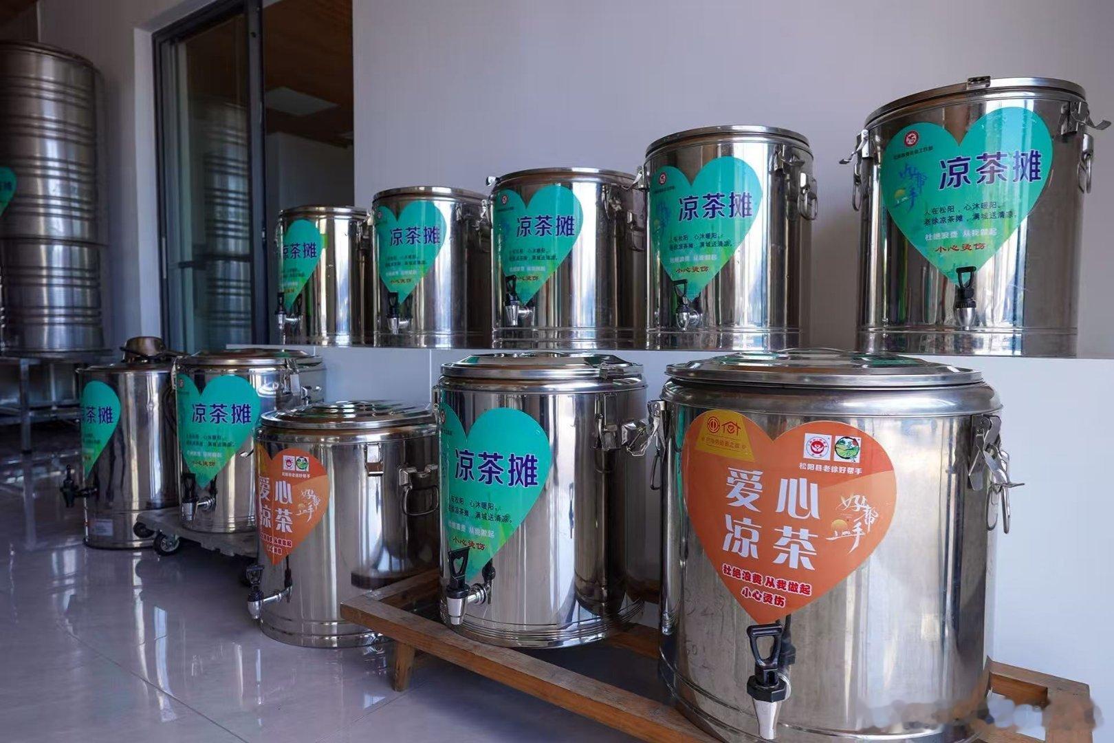 丽水松阳小小凉茶摊温暖整座城一杯凉茶，十年坚守。松阳的夏天，总被这样朴素的善意浸