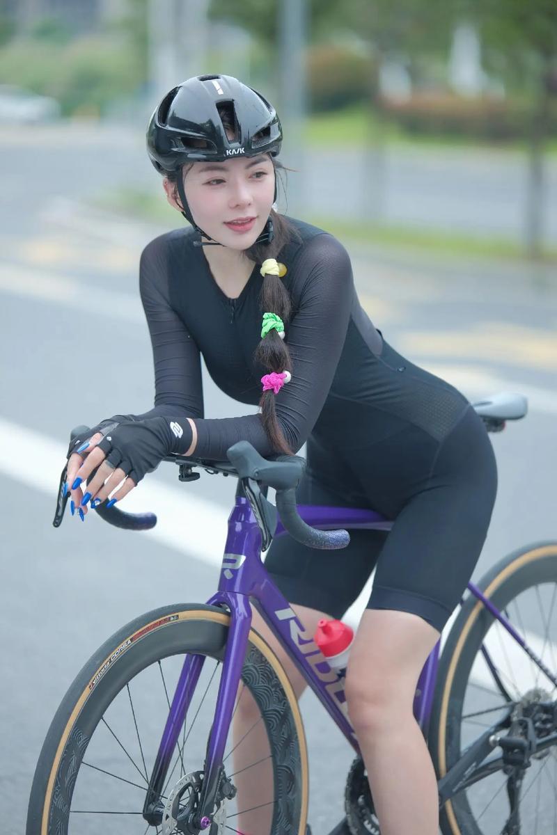 我喜欢骑行！每周两三次的骑行，就像给精神做了一场SPA。
每次蹬踏，都感觉烦恼被