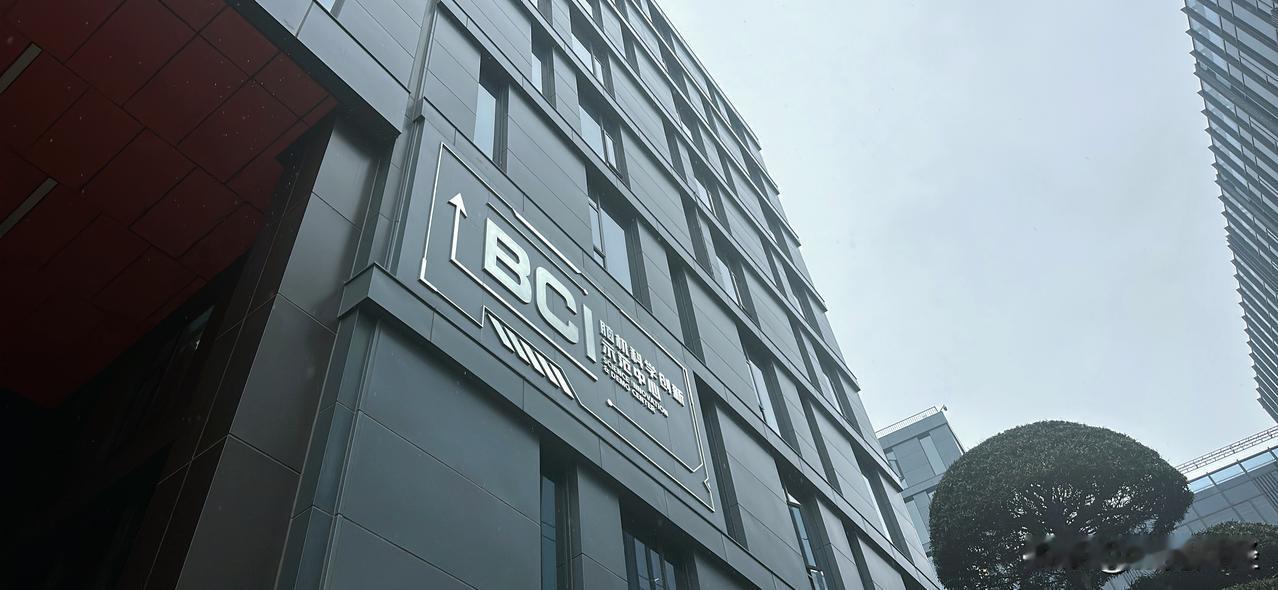 科幻片正在成为现实，脑机接口正在接入生活。高质量发展浙里行
家人们呐，瘫痪患者用