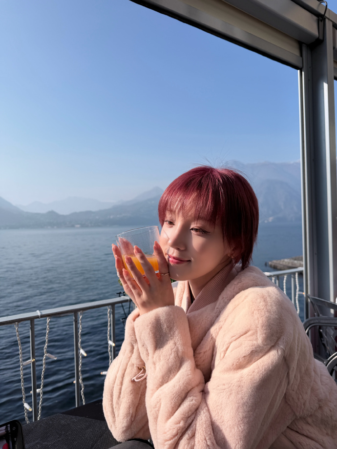 宋雨琦晒旅行明信片宋雨琦旅行明信片plog 宋雨琦寄来了旅行明信片，玩的开心呀！