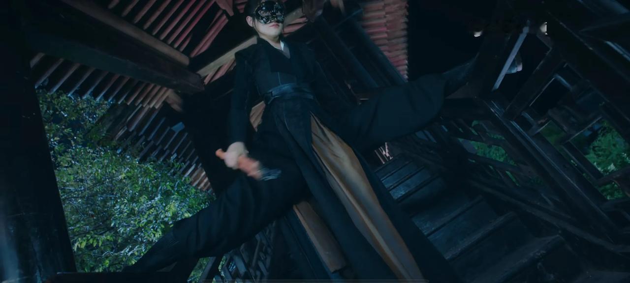 《流光引》
韩紫晴的才艺时间。
一脸傲娇的拿出双截棍，摆好一字马，甩动起来，这是