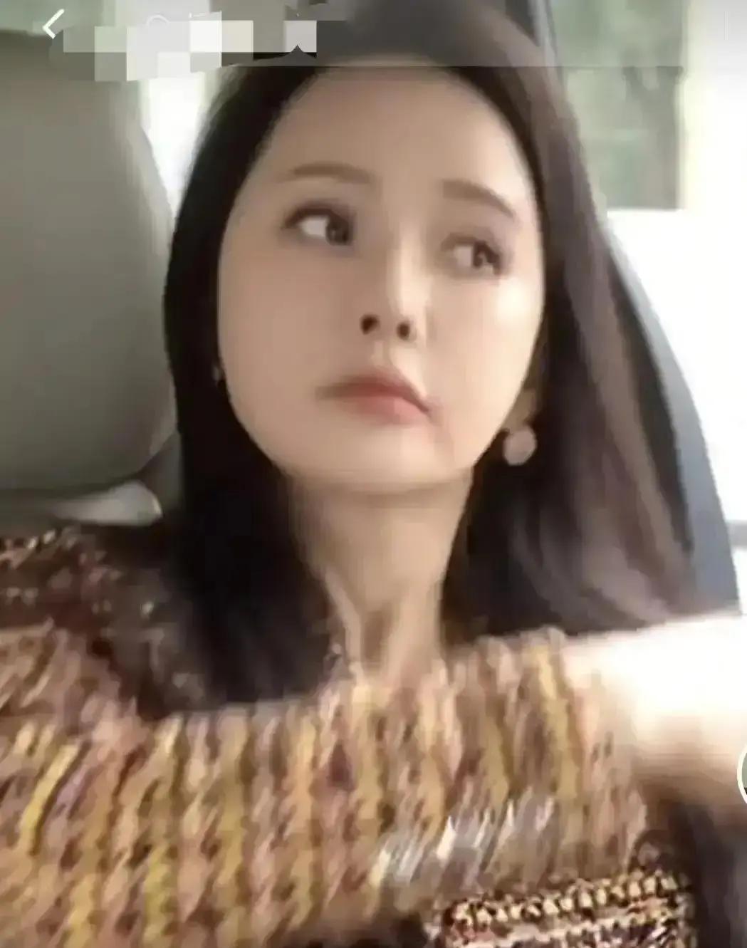 删前任照片吵翻天？伊能静一招零冲突
 
她没开口，秦昊自己把合照碎成渣。
 
抽