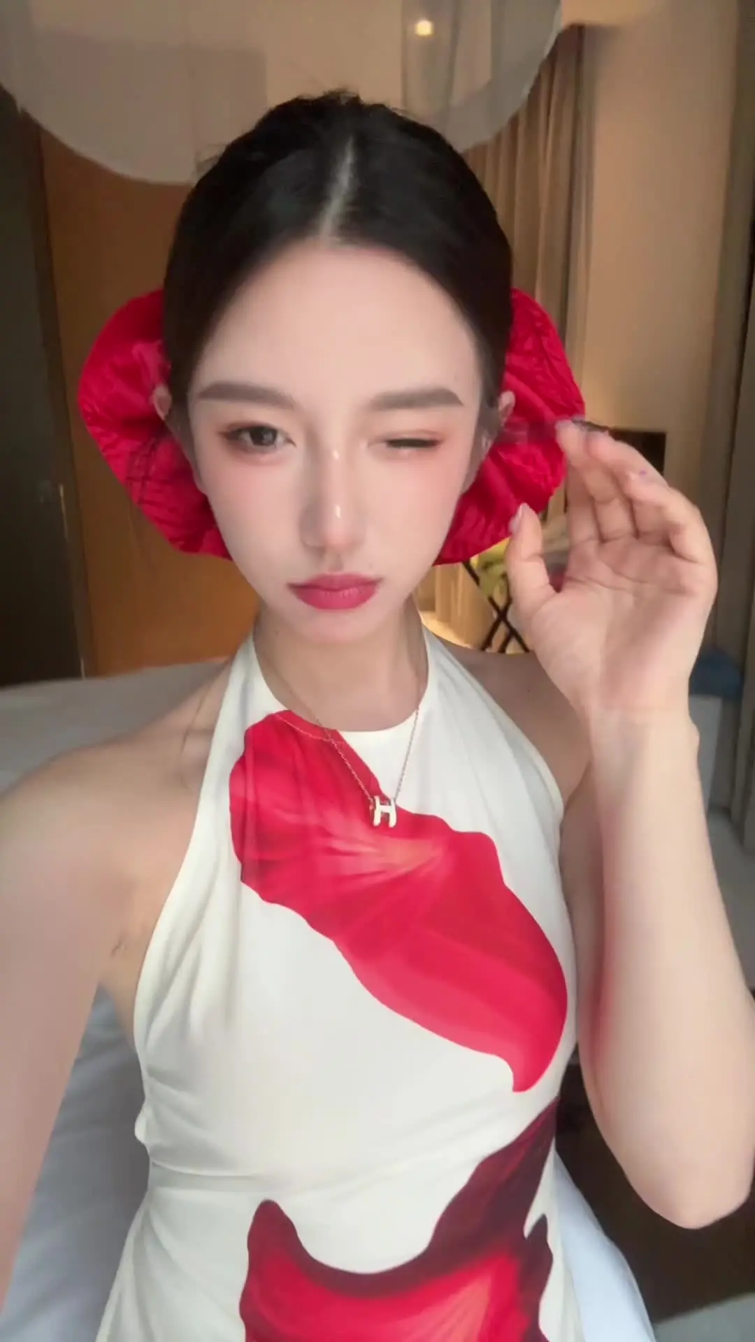 请你认真向风学学怎么往我怀里钻