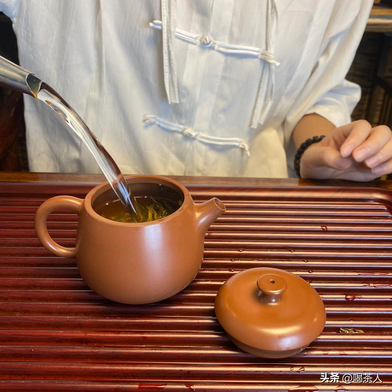 “你喝茶吗？”这个问题在近几年变得越来越多见，茶似乎正在成为年轻人的新宠。然而，
