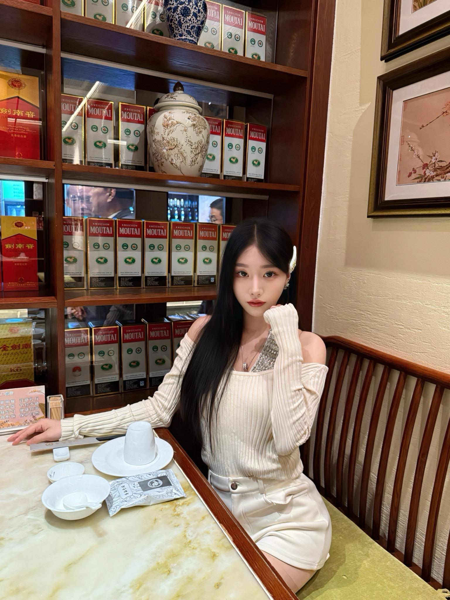 三分清纯三分艳丽三分妩媚和一分可爱 构成了我这个十分完美的女人