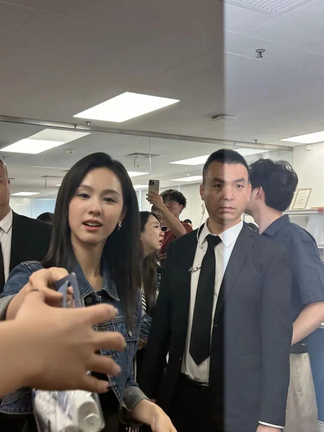 继杨幂和赵丽颖等85花之后，最火的应该就是她了！她拥有一张鹅蛋脸，性格既温柔又兼