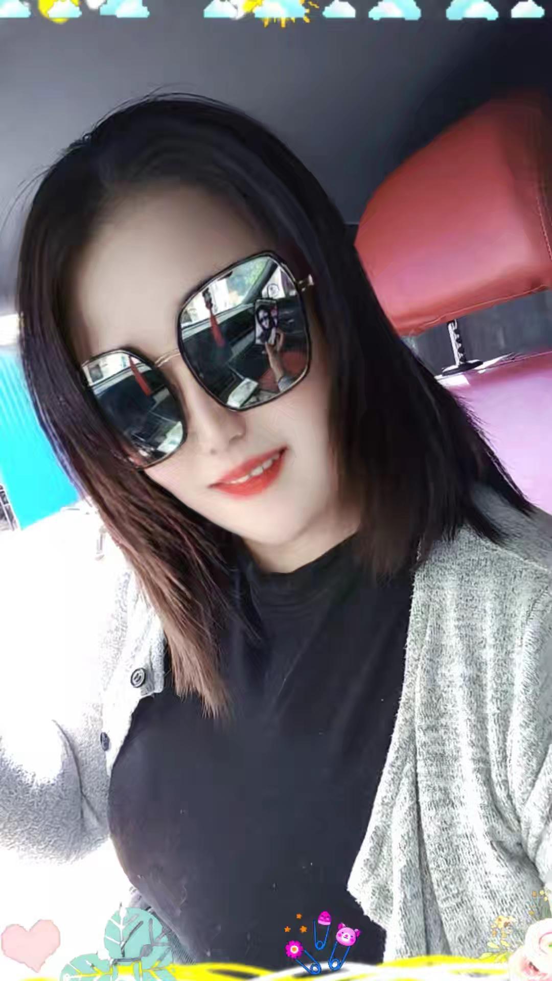 墨镜以待我谁都不爱 带墨镜的小仙女 截上墨镜我就飘