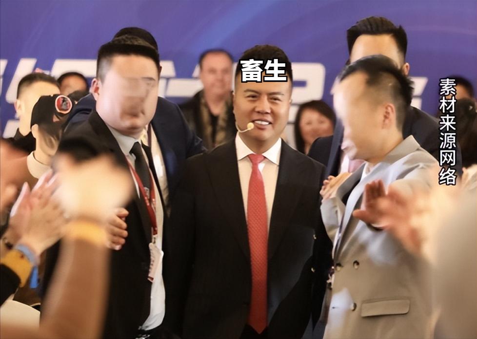一根头发敢卖 6 万，一堂课喊价百万，自称 “亚洲第一潜能大师” 的杨涛鸣，终究