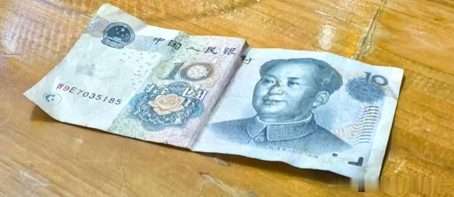 婆婆就是婆婆，
女儿就是女儿，
生的不如养的亲，
儿媳妇永远成不了婆婆的闺女。