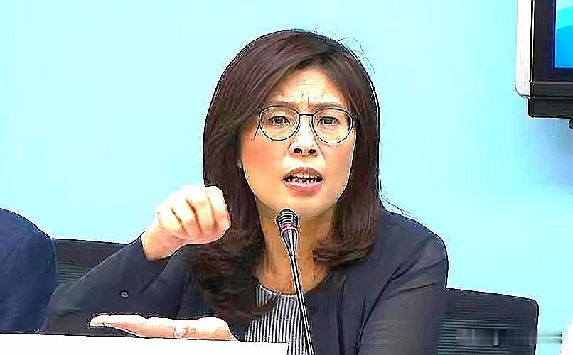 百姓要红利，绿营硬抵制
——郑丽文访陆带回惠台十策
 
       郑丽文赴大