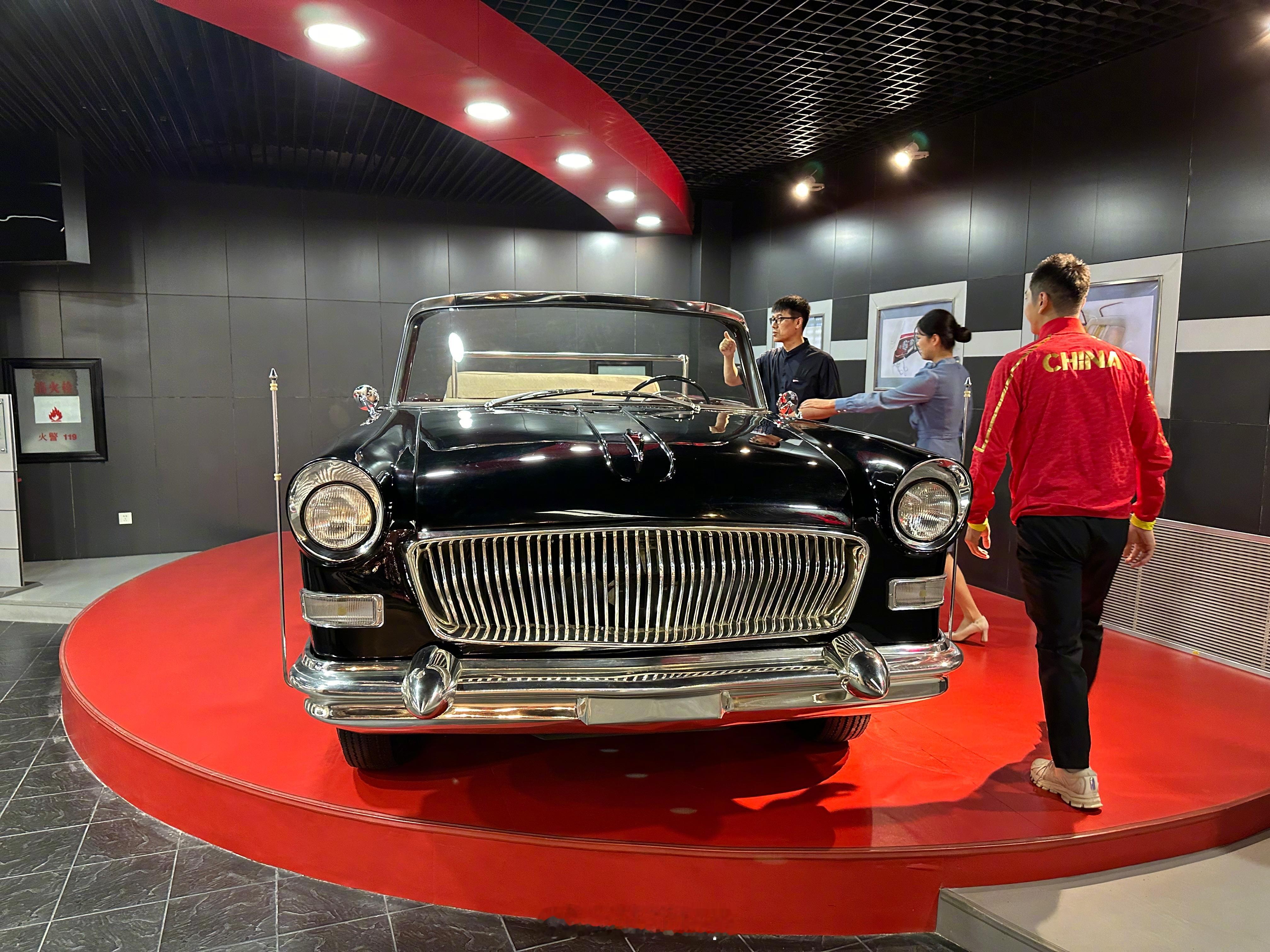 红旗CA72 ，建国10周年敞篷检阅车。  ​​​