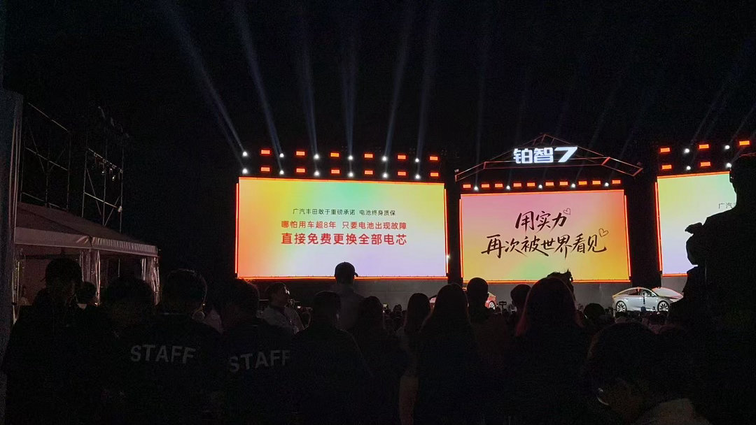 电车电池用8年后谁来负责 很多车企宣传的“电池质保”其实水分很大。首任车主可能享